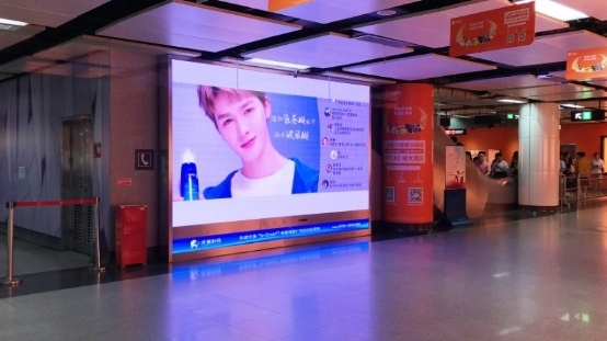 妮维雅(Nivea)携手朱正廷登陆虎童科技地铁大屏媒体热推产品