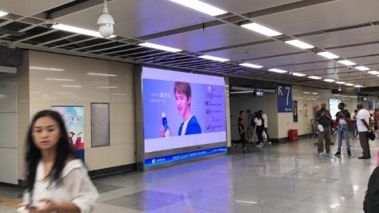 妮维雅(Nivea)携手朱正廷登陆虎童科技地铁大屏媒体热推产品